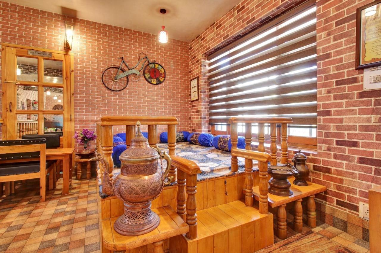 Super Oyo Capital O 91600 The Village Classic Hotel And Restaurant Srīnagar 外观 照片